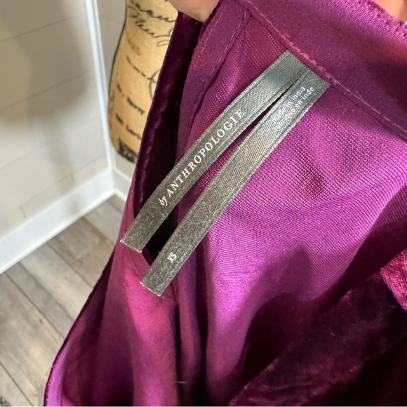 Anthropologie Velvet Cutwork Top V neck Plum XS - NOTE FLAW IN LISTING - Picture 7 of 12
